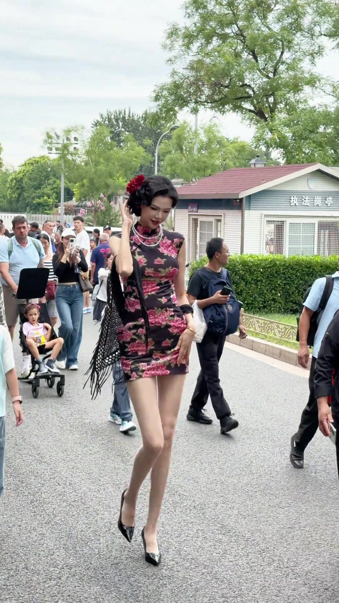 谁懂两米女生穿旗袍的反差感？&ldquo;诺姐&rdquo;这一身太魅啦😍